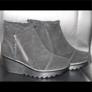 New Size 8 Skechers Booties